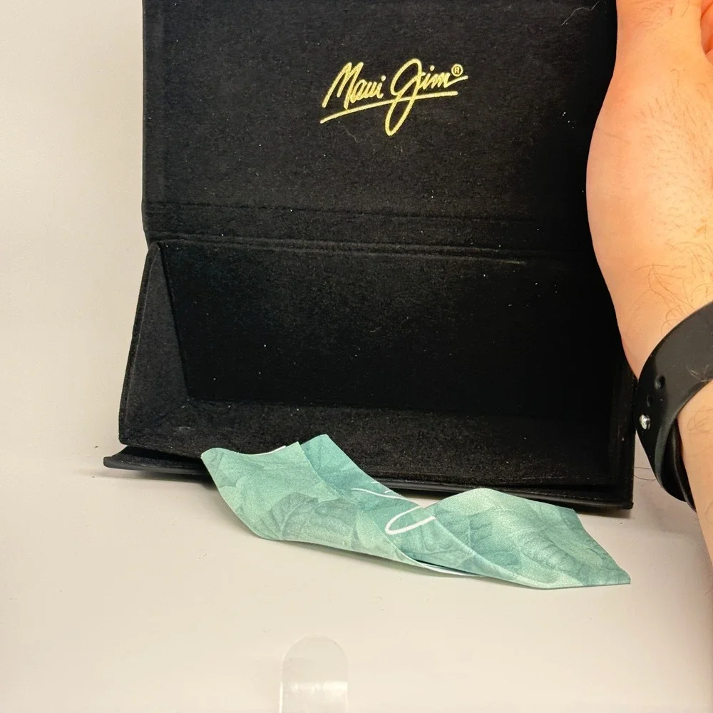 Maui Jim Black Folding Triangle Sunglasses Case with Cleaning‎ Cloth Accessory